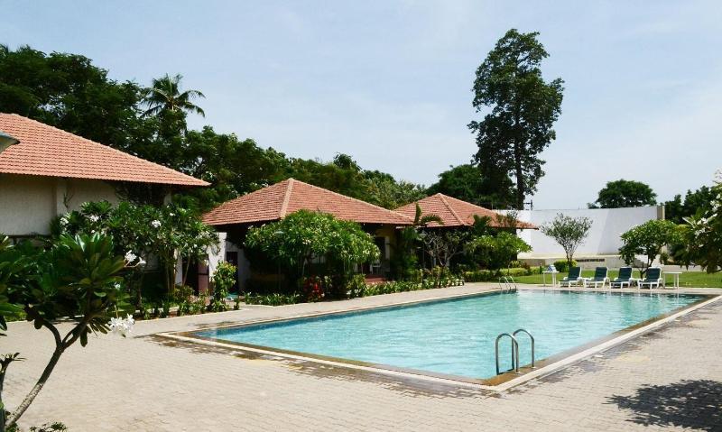 Hotel Riverside Resort And Spa Kumbakonam Exterior photo